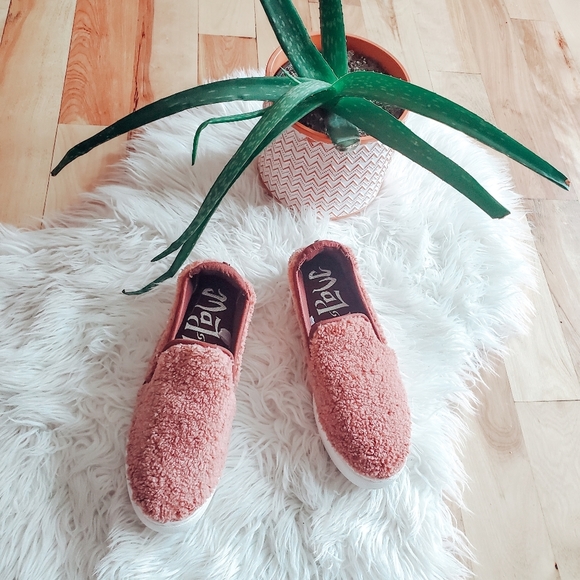 Mad Love Shoes - Mad Love Kam Sherpa slip ons